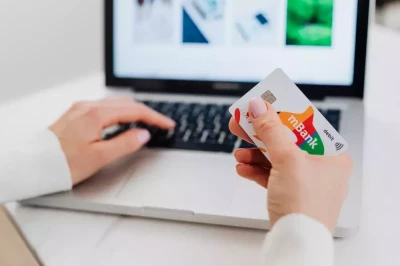 Egyre könnyebb olcsó bankszámlát találni, de júliustól ismét emelkednek a banki díjak
